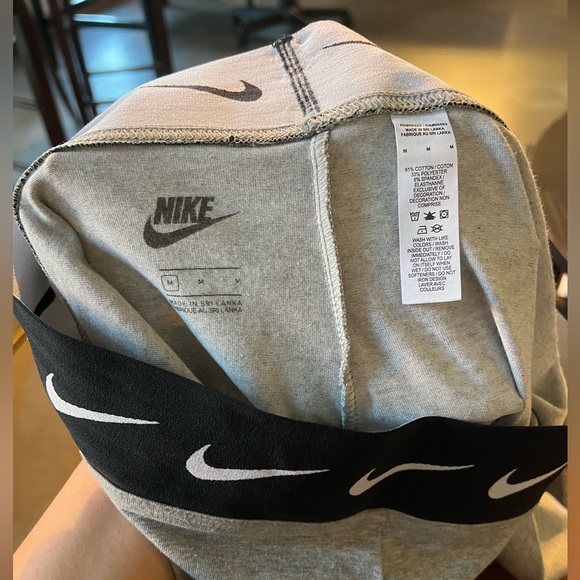 Nike High-Waisted Leggings - Picture 3 of 3